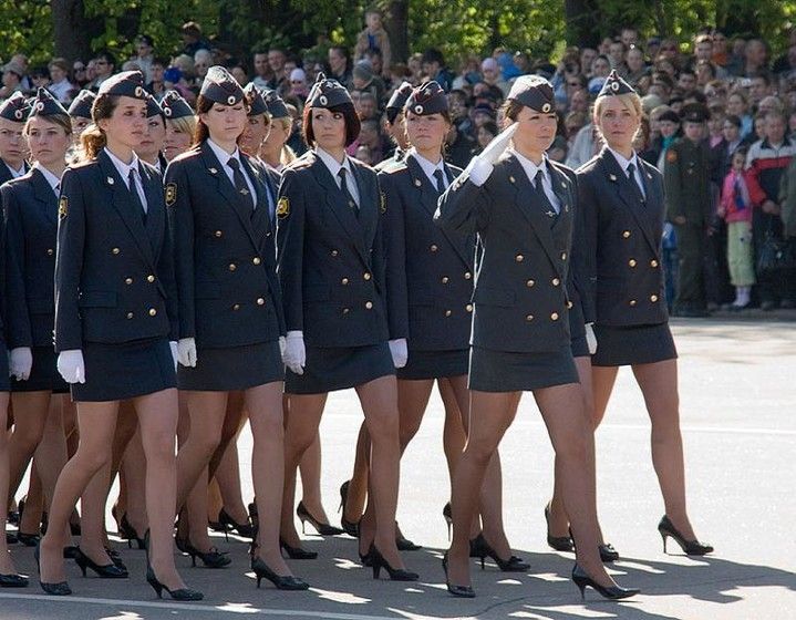 СТОИТ ЛИ ПЛЕМЯННИЦЕ ИДТИ СЛУЖИТЬ В ПОЛИЦИЮ??? И БЛИЗКИЕ МУЖЧИНЫ ГОВОРЯТ,ЧТО НЕ ЖЕНСКОЕ ЭТО ДЕЛО)))